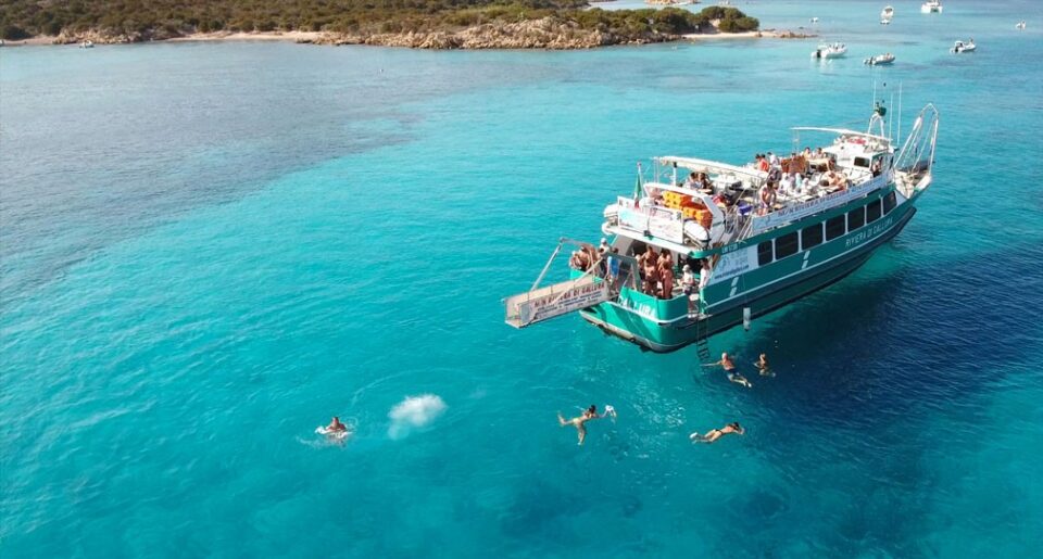 Servicio contratado en "Una Amiga en Cerdeña" de excursión en barco por el archipiélago de la Maddalena.